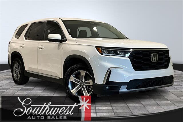 2023 Honda Pilot EX-L FWD with Captains Chairs