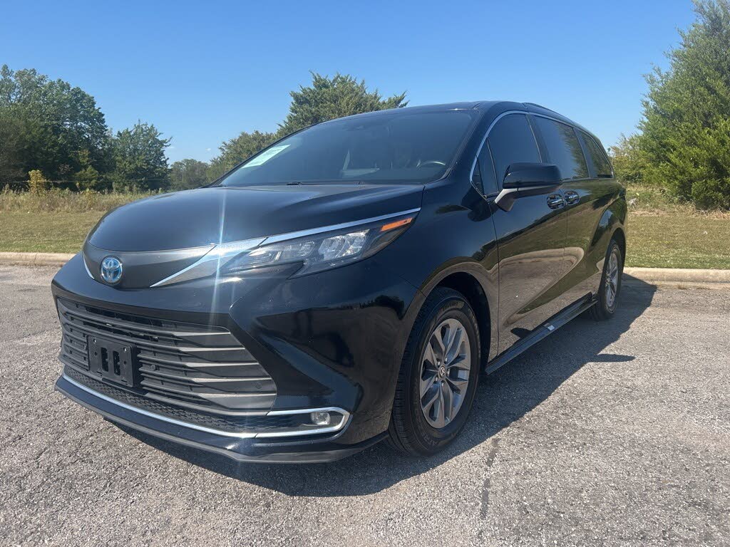 2024 Toyota Sienna XLE 7-Passenger FWD