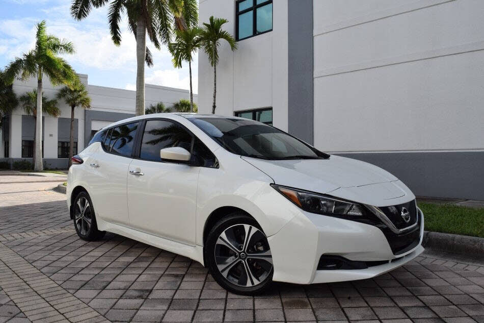 2022 Nissan LEAF SV FWD