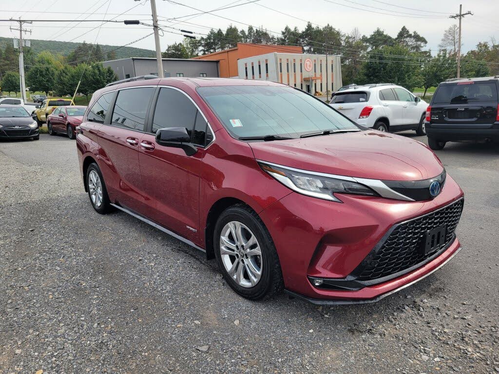 2021 Toyota Sienna XSE 7-Passenger AWD