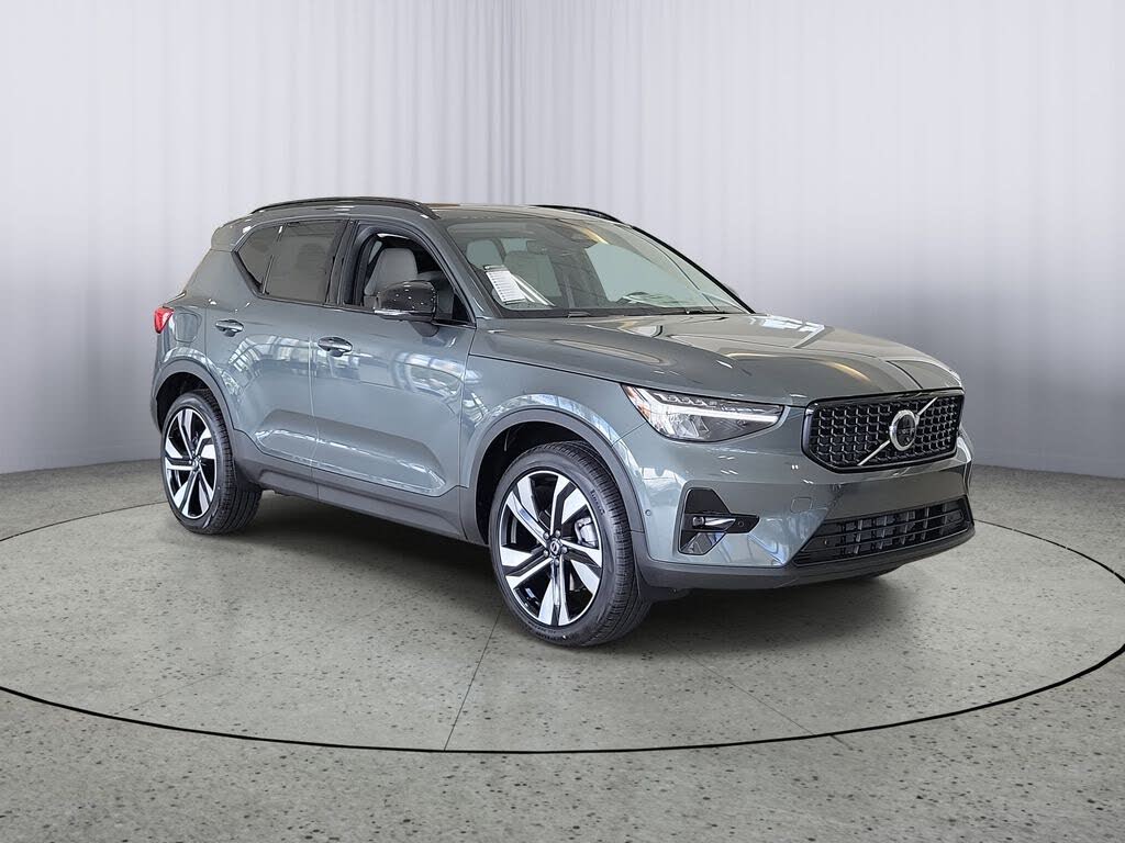 2026 Volvo XC40 B4 Plus FWD