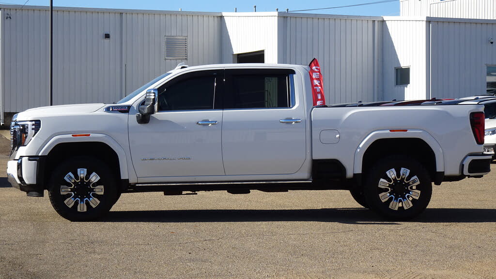 2025 GMC Sierra 2500HD Denali Crew Cab 4WD