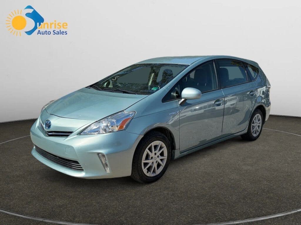 2014 Toyota Prius v Three FWD