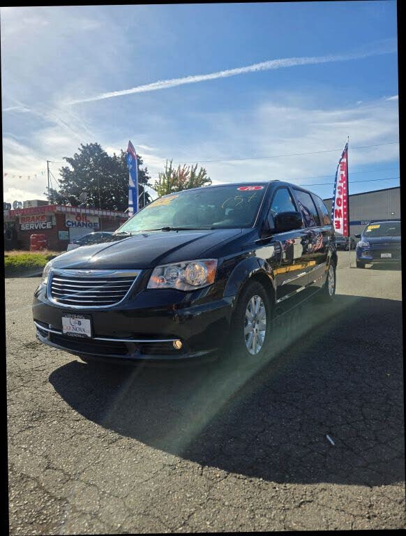 2016 Chrysler Town & Country Touring FWD