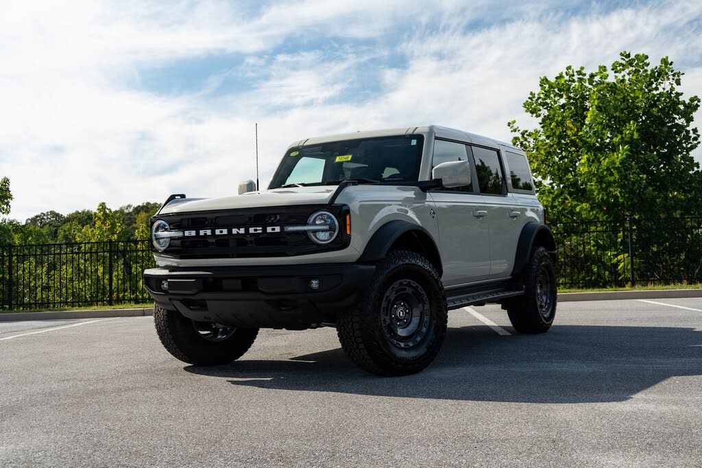 2025 Ford Bronco Outer Banks 4-Door 4WD