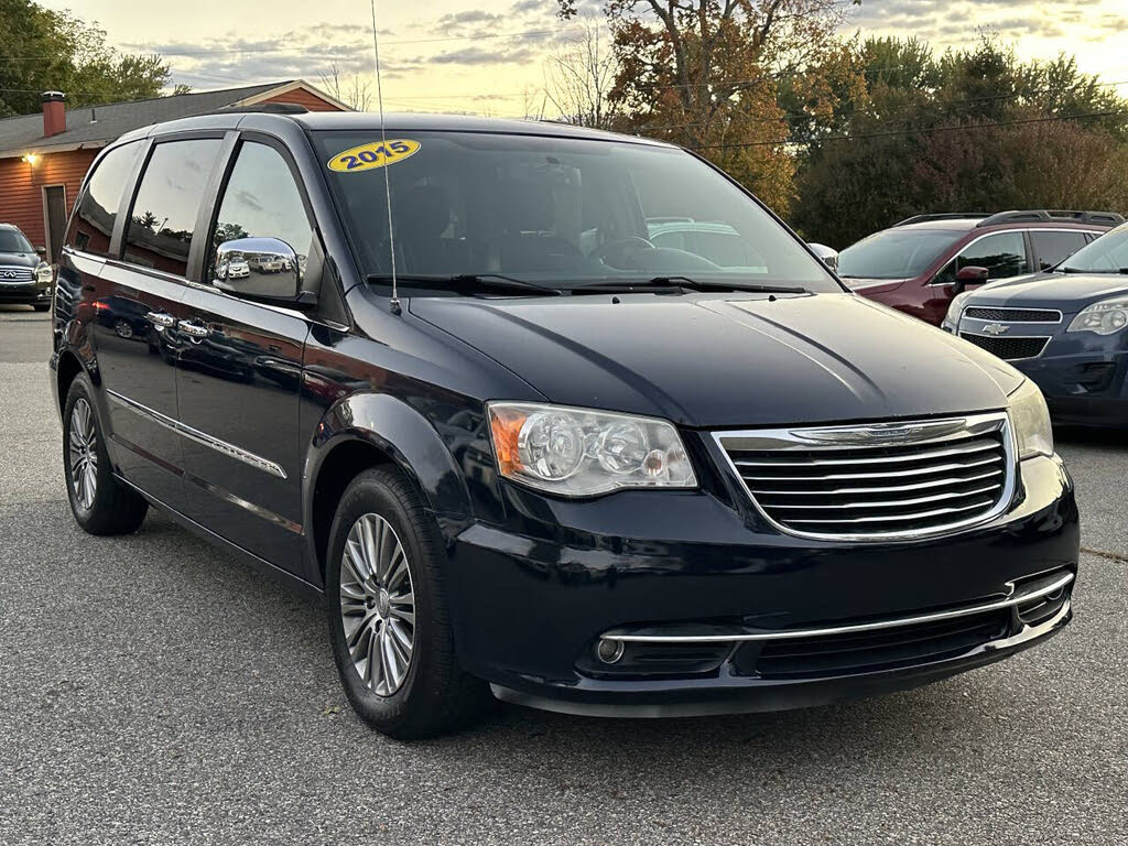 2015 Chrysler Town & Country Touring-L FWD