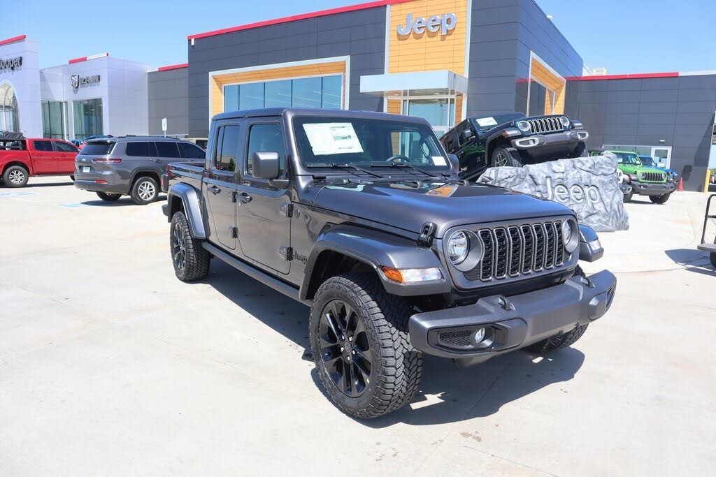 2025 Jeep Gladiator NightHawk Crew Cab 4WD