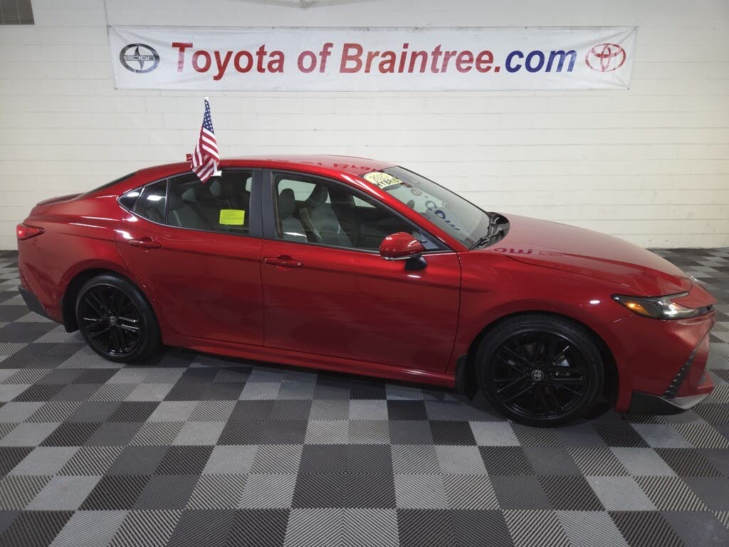 2025 Toyota Camry SE FWD