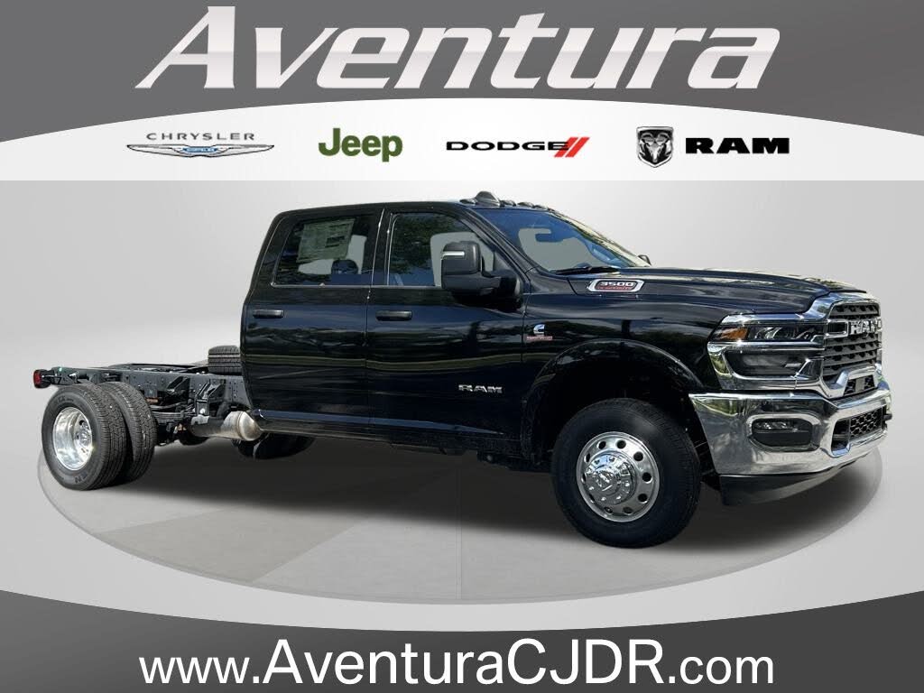 2025 RAM 3500 Chassis Tradesman Crew Cab LB DRW 4WD