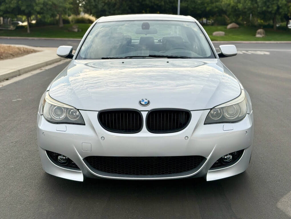 2004 BMW 5 Series 545i Sedan RWD