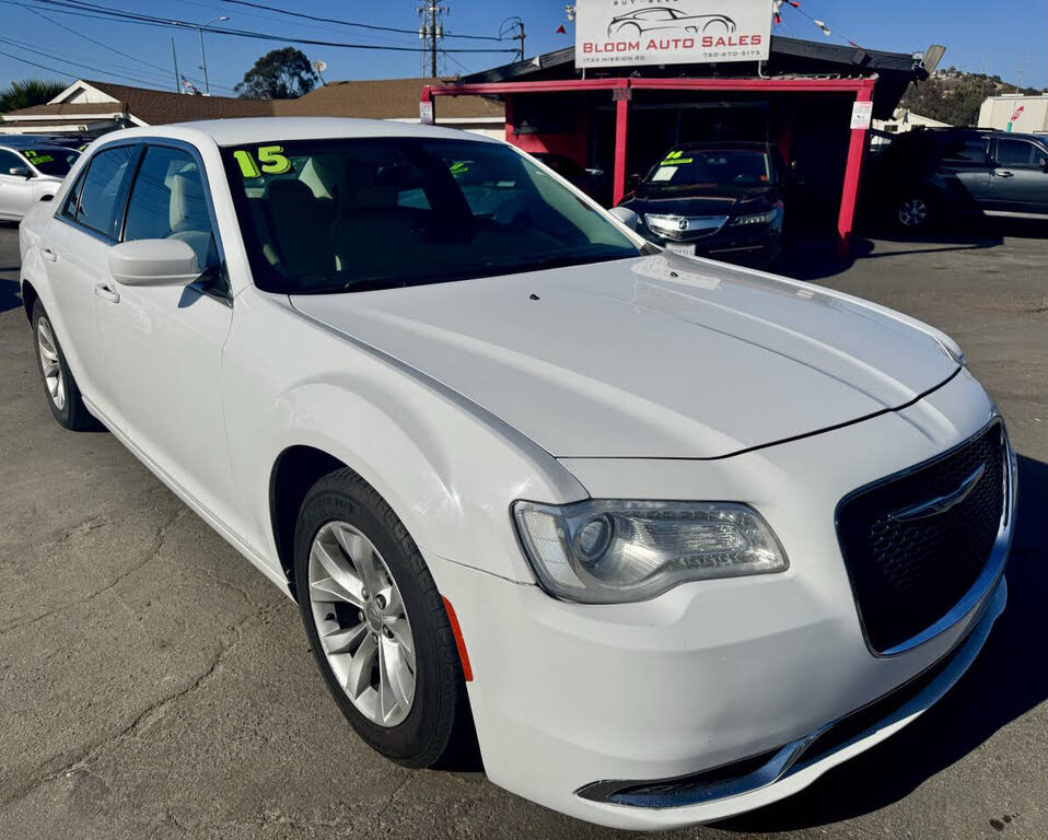 2015 Chrysler 300 Limited RWD