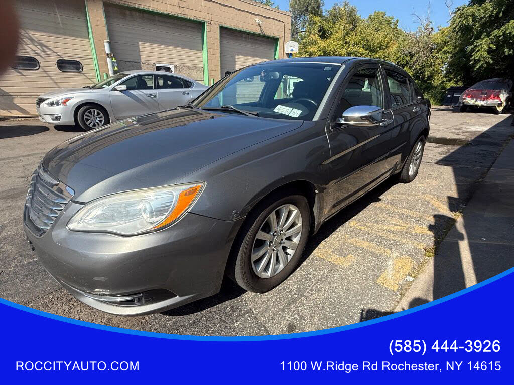 2013 Chrysler 200 Limited Sedan FWD