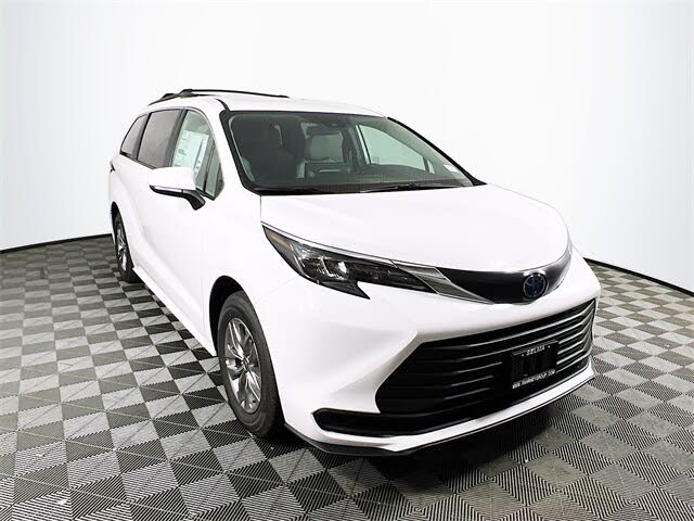 2025 Toyota Sienna LE 8-Passenger FWD