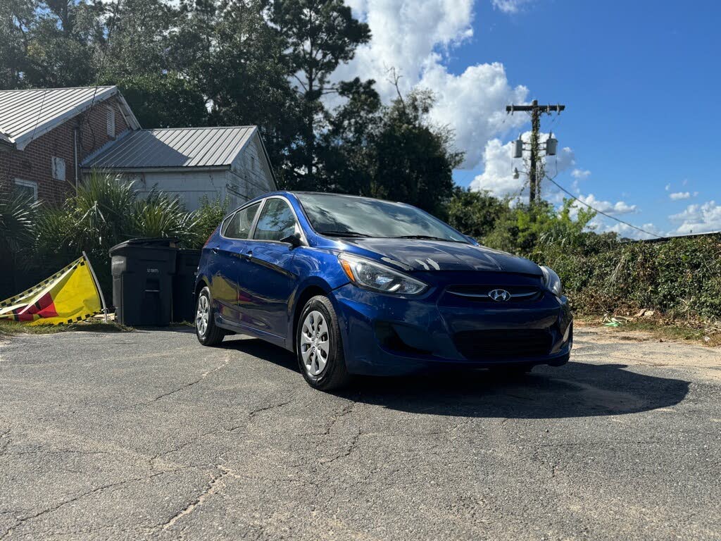 2017 Hyundai Accent SE 4-Door Hatchback FWD