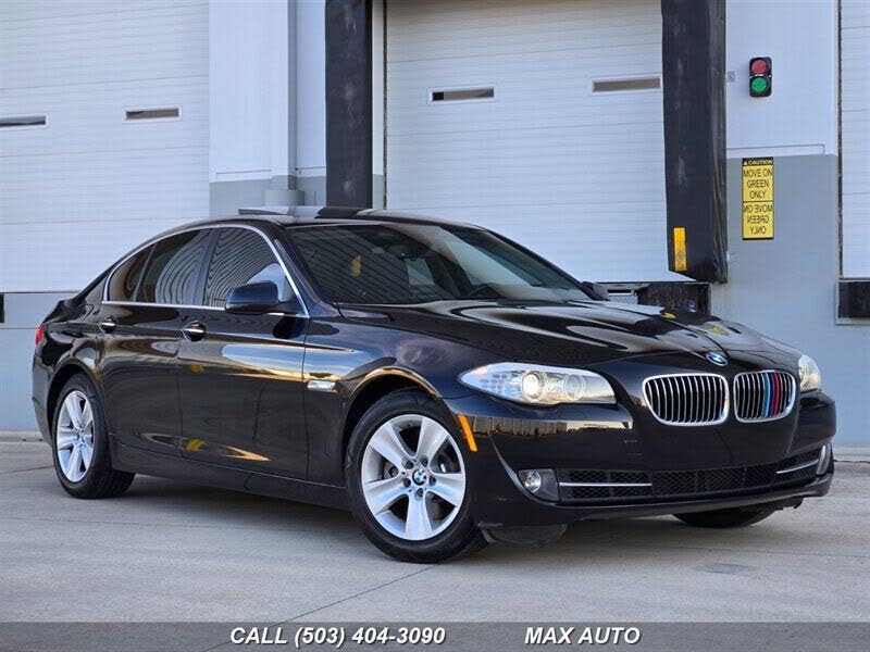 2013 BMW 5 Series 528i Sedan RWD
