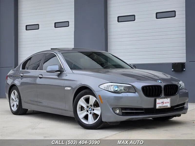 2013 BMW 5 Series 528i Sedan RWD
