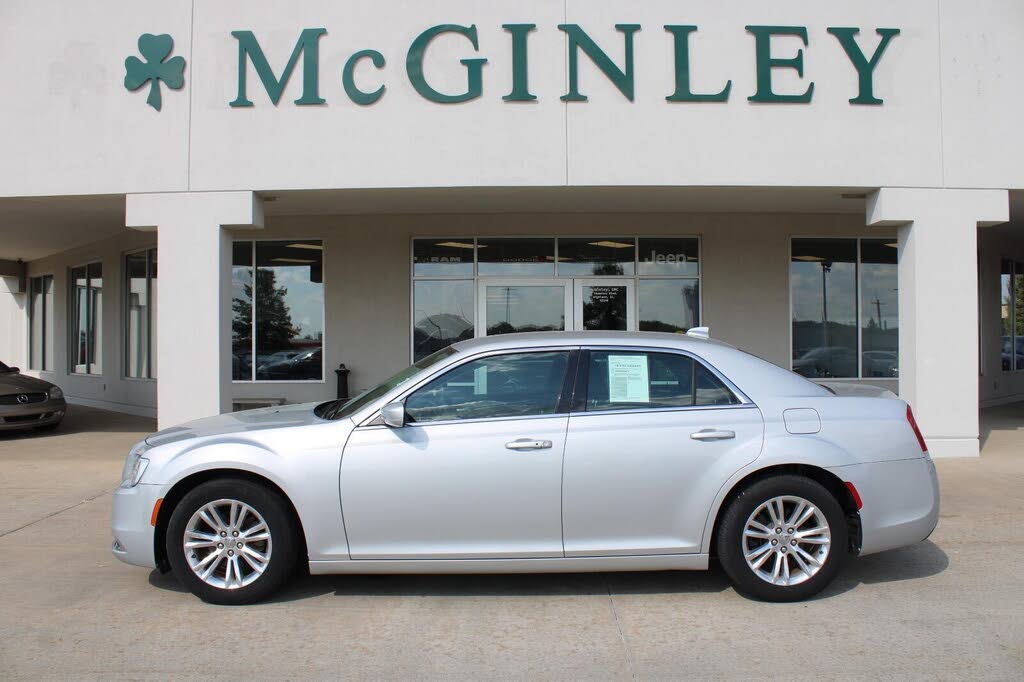 2019 Chrysler 300 Touring RWD