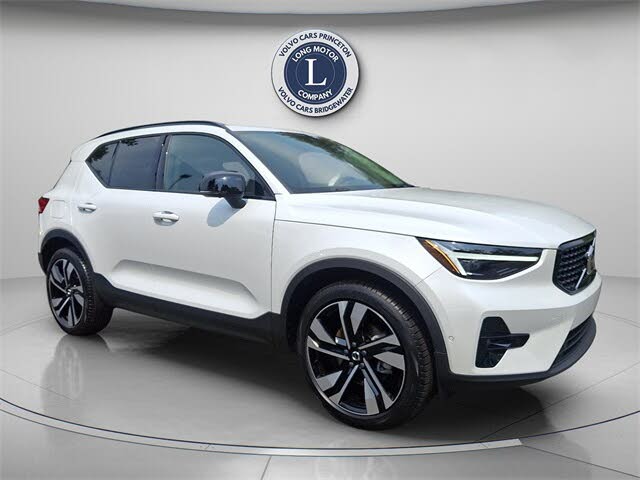 2025 Volvo XC40 B5 Ultra Dark Theme AWD