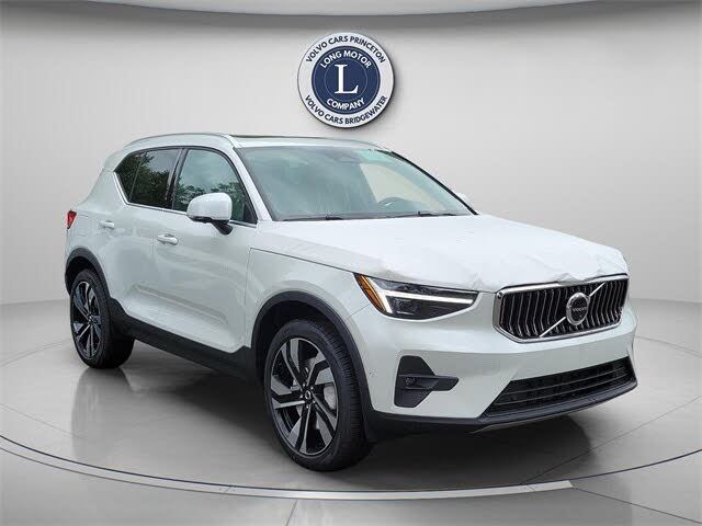 2025 Volvo XC40 B5 Ultra Bright Theme AWD