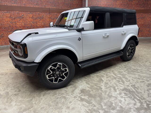 2025 Ford Bronco Outer Banks 4-Door 4WD