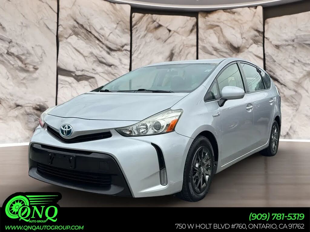 2015 Toyota Prius v Three FWD