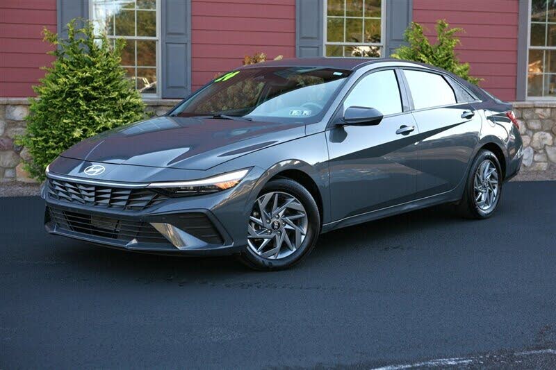 2024 Hyundai Elantra SEL FWD