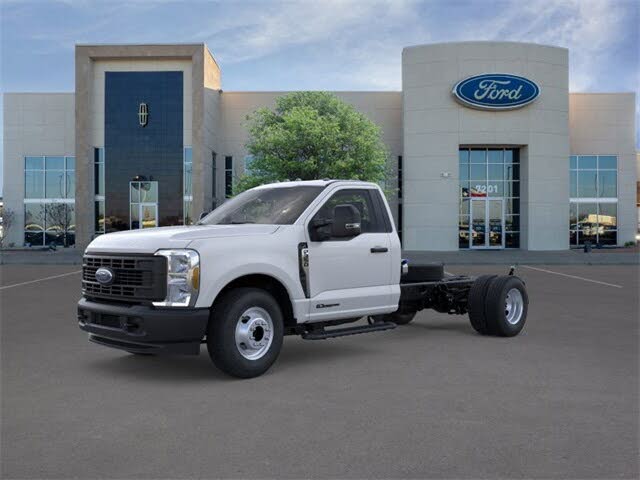 2025 Ford F-350 Super Duty Chassis XL Regular Cab DRW RWD