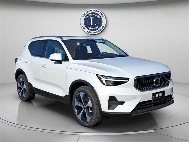 2025 Volvo XC40 B5 Core Bright Theme AWD