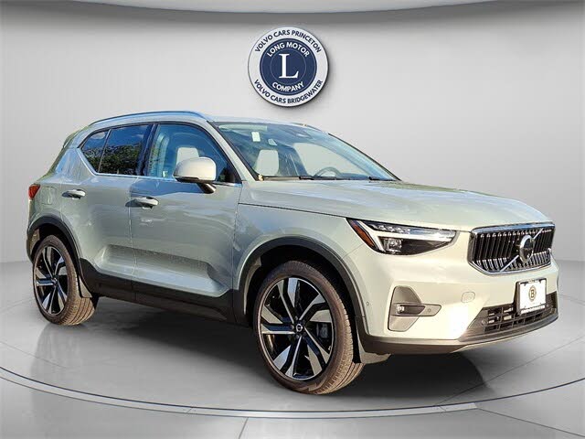 2025 Volvo XC40 B5 Ultra Bright Theme AWD
