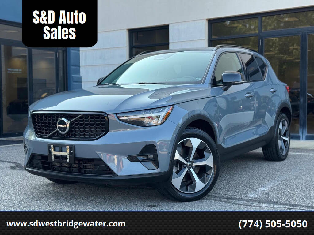 2023 Volvo XC40 B4 Ultimate Dark Theme FWD