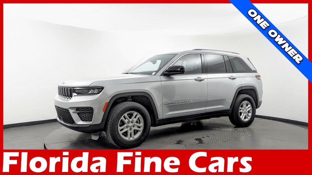 2023 Jeep Grand Cherokee Laredo 4WD