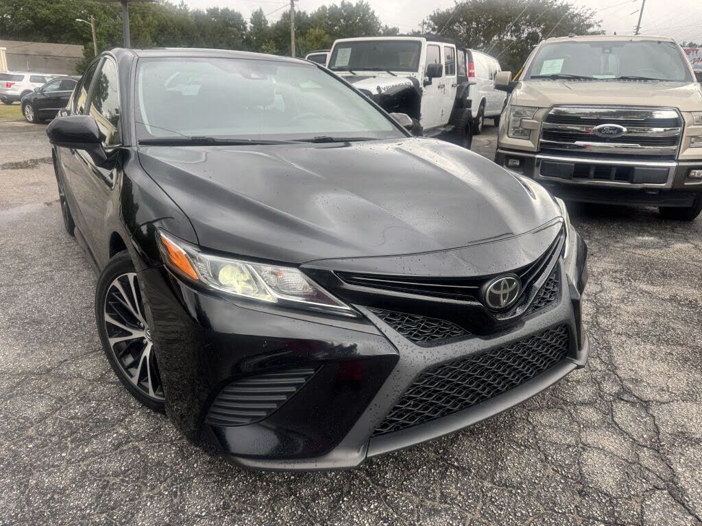 2020 Toyota Camry SE FWD