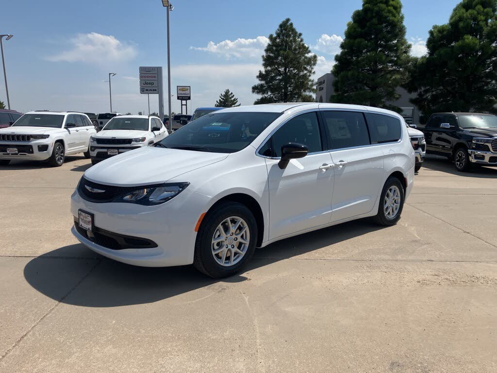 2025 Chrysler Voyager LX FWD