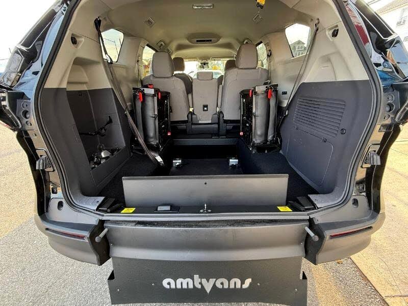 2023 Toyota Sienna LE 8-Passenger FWD