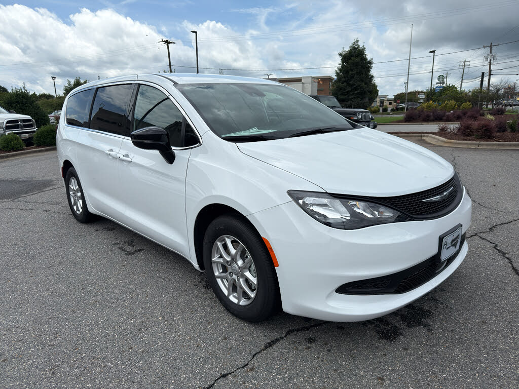 2026 Chrysler Voyager LX FWD