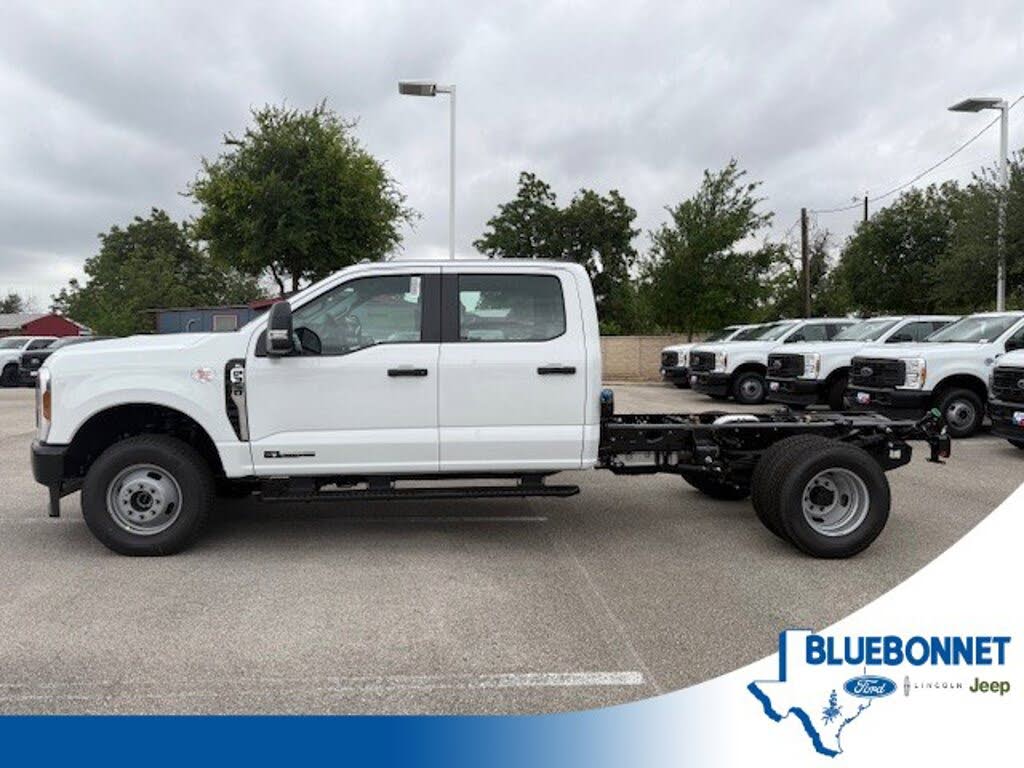 2026 Ford F-350 Super Duty Chassis XL Crew Cab DRW 4WD