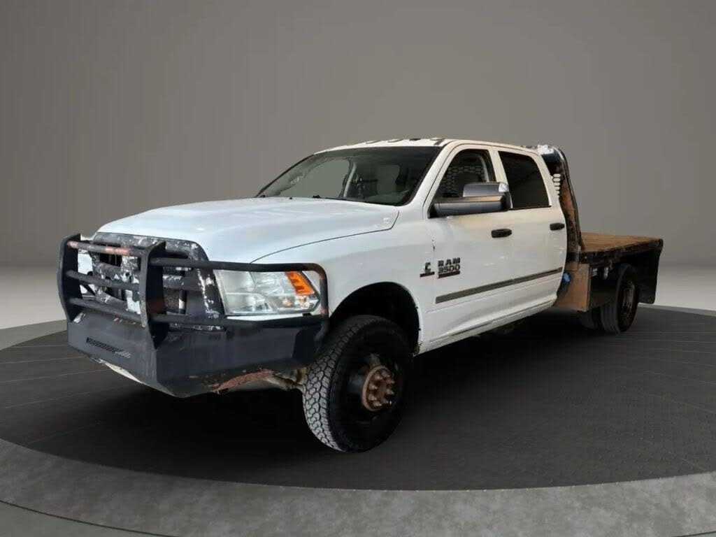 2018 RAM 3500 Chassis Tradesman Crew Cab 4WD