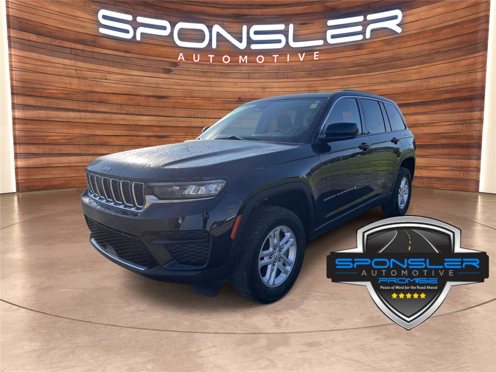 2022 Jeep Grand Cherokee Laredo 4WD