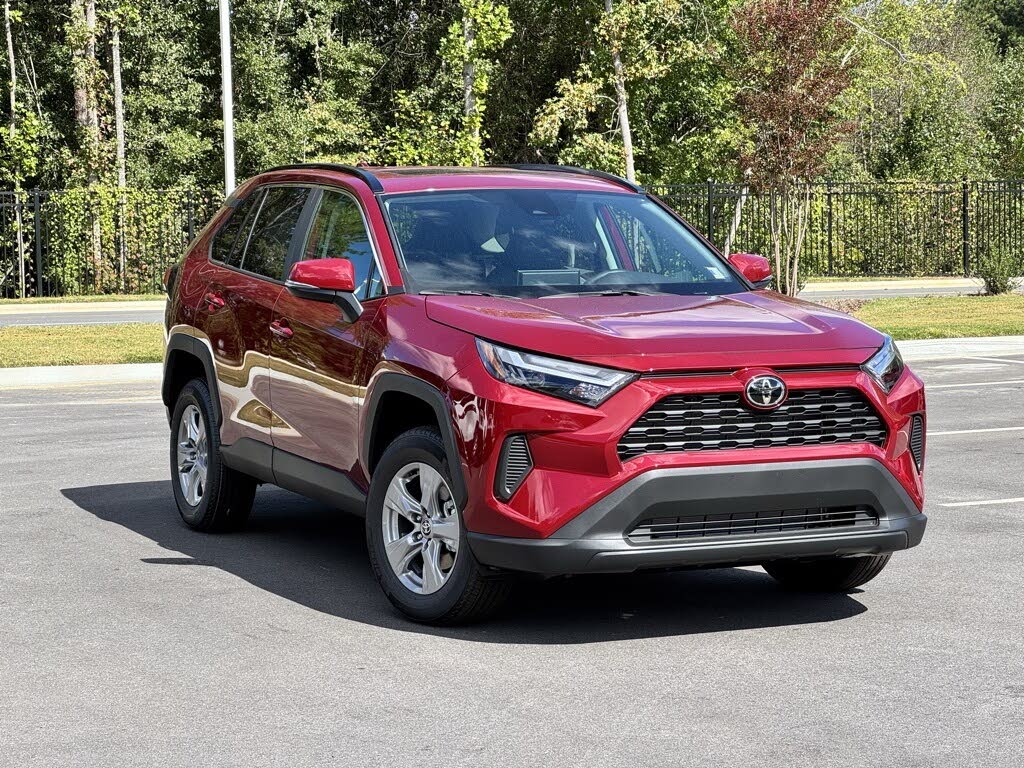 2025 Toyota RAV4 XLE FWD