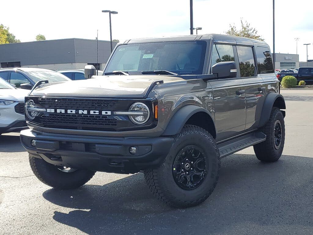 2025 Ford Bronco Outer Banks 4-Door 4WD