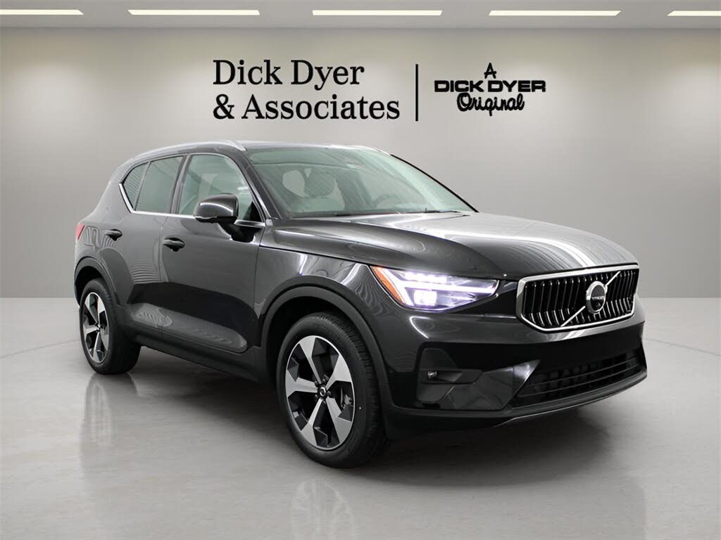 2025 Volvo XC40 B5 Plus Bright Theme AWD