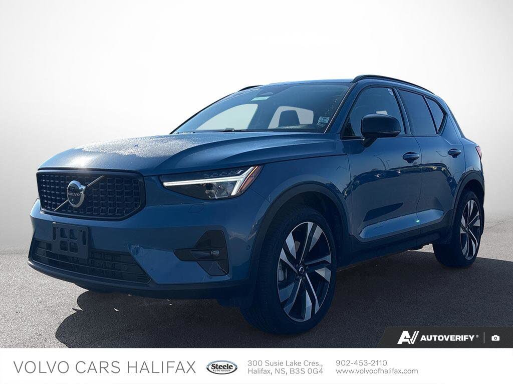 Volvo XC40 B5 Plus Dark Theme AWD 2025
