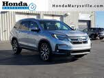 Honda Pilot Touring AWD with Rear Captains Chairs