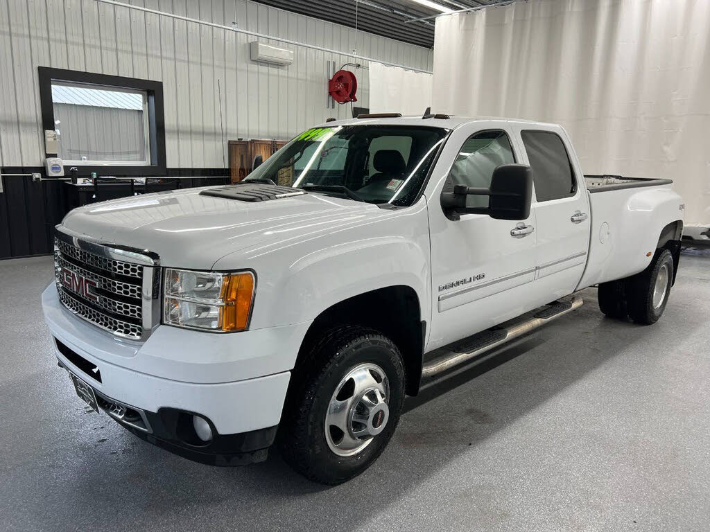2014 GMC Sierra 3500HD Denali Crew Cab LB DRW 4WD