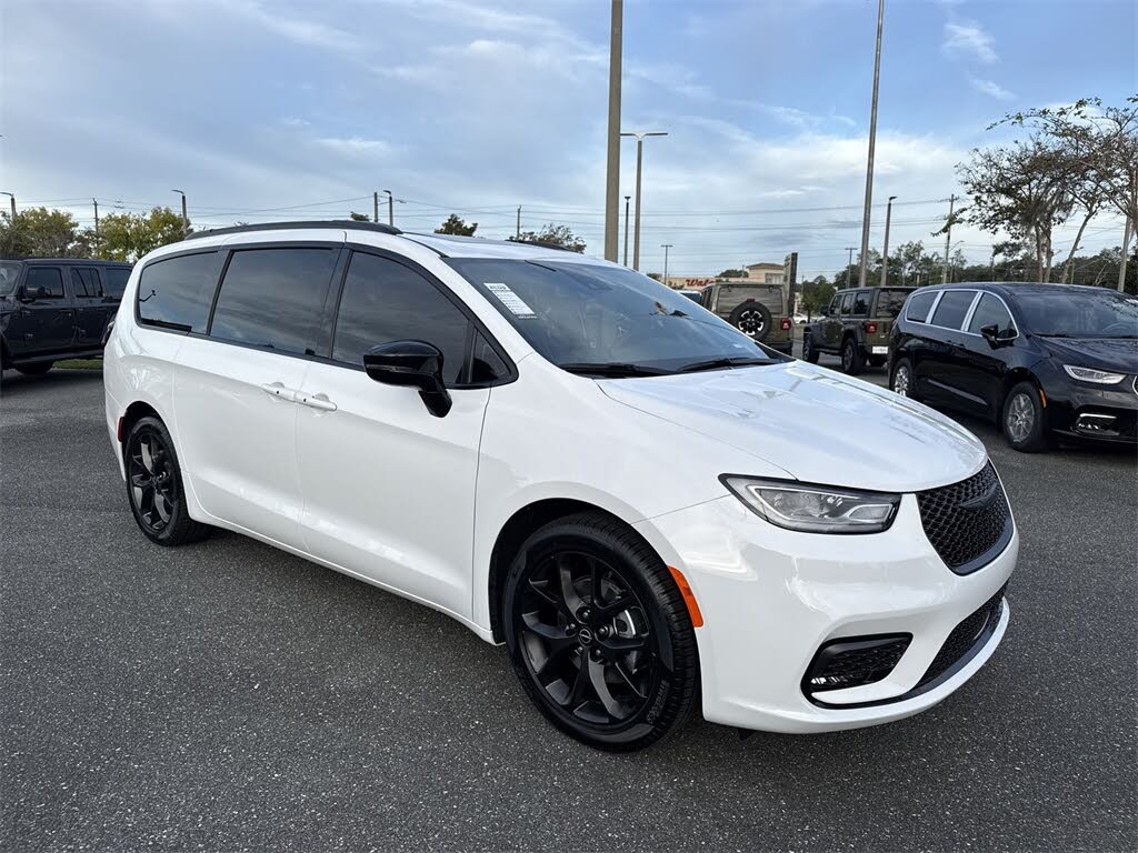 2026 Chrysler Pacifica Limited FWD