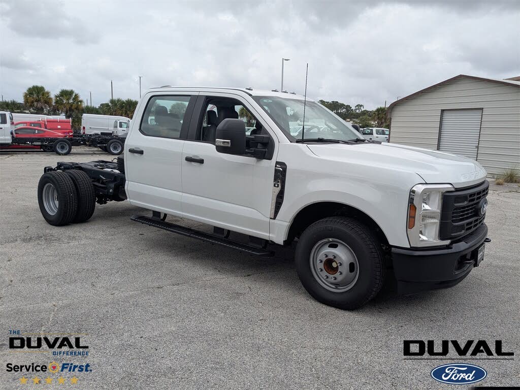 2025 Ford F-350 Super Duty Chassis XL Crew Cab DRW RWD