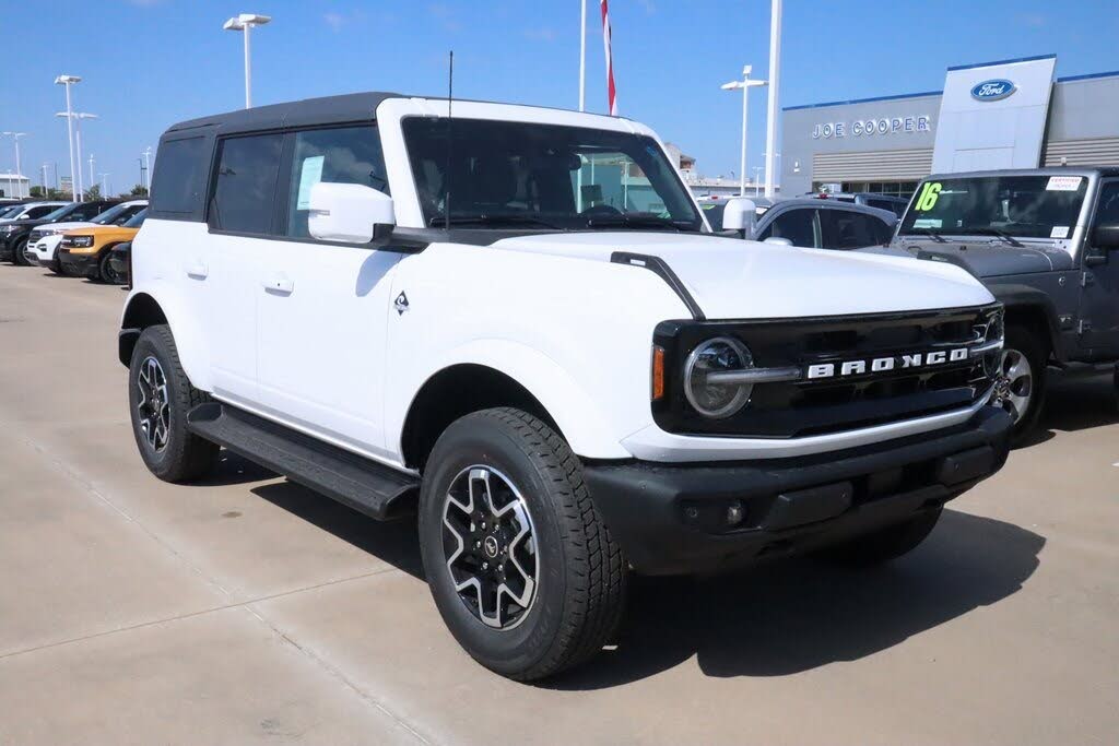 2025 Ford Bronco Outer Banks 4-Door 4WD