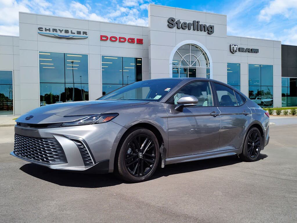 2025 Toyota Camry SE FWD