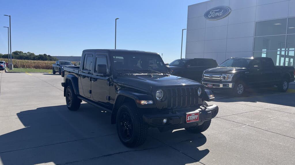 2021 Jeep Gladiator Willys Crew Cab 4WD