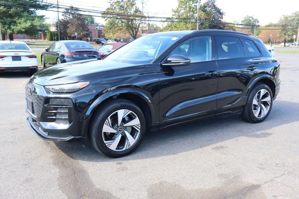 2025 Audi Q6 e-tron quattro Premium Plus